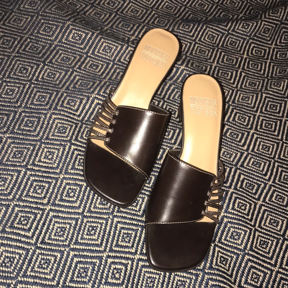 Mootsies Tootsies Brown slip on shoe size 6